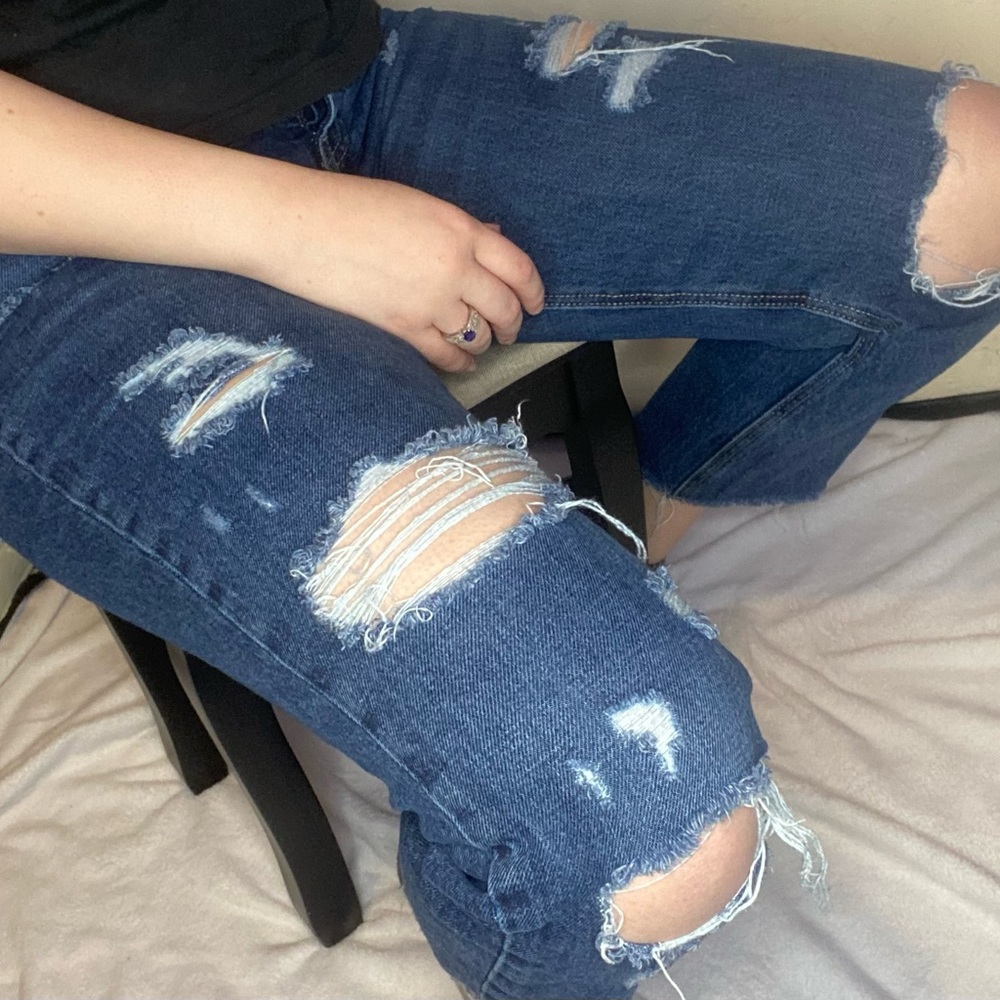 Medium ripped blue jeans